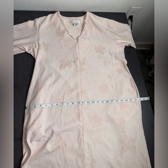 Oscar de la Renta Floral Long Sleeve Vintage Nightgown - Picture 7 of 8